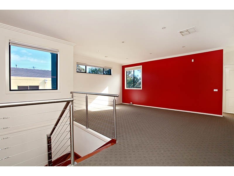 7 Windsor Gardens, Caroline Springs VIC 3023