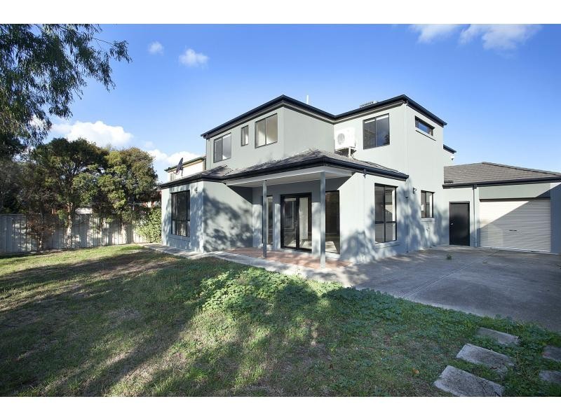 7 Windsor Gardens, Caroline Springs VIC 3023