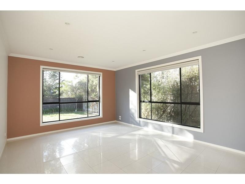 7 Windsor Gardens, Caroline Springs VIC 3023