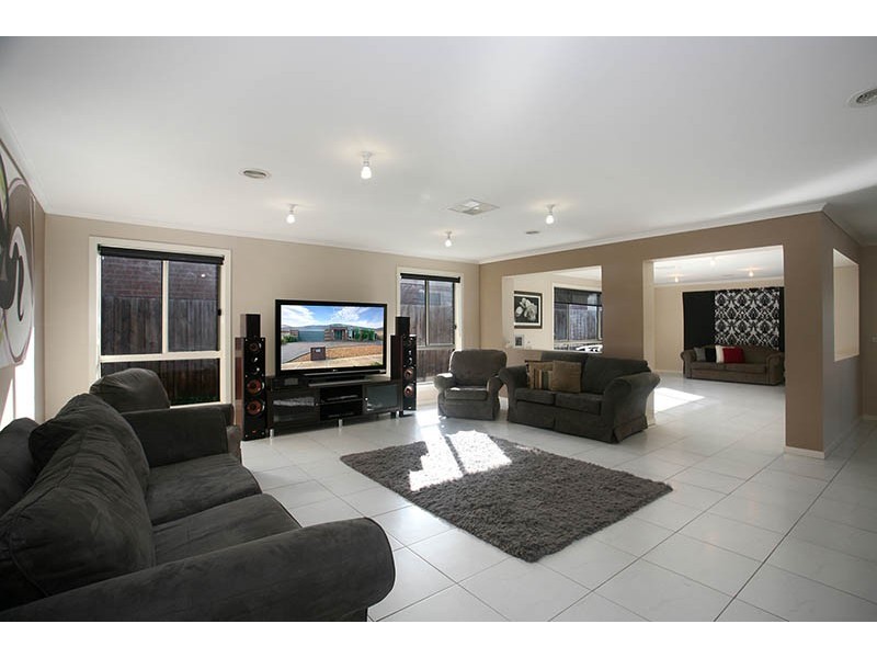 27 Glencoe Street, Kurunjang VIC 3337