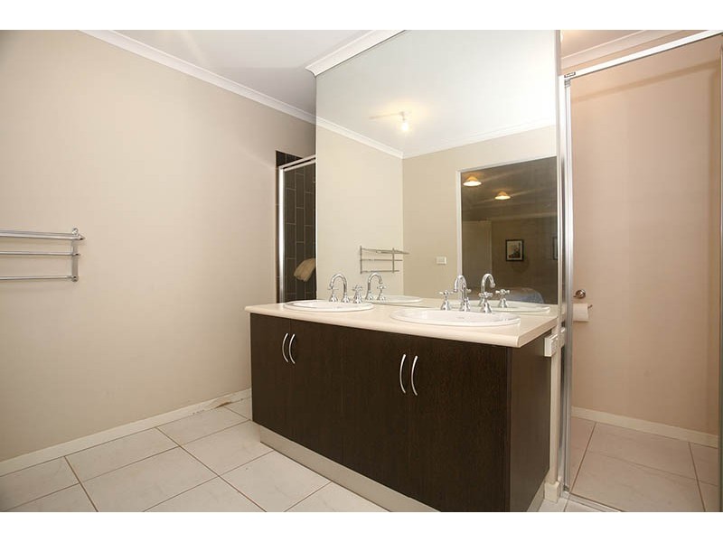 27 Glencoe Street, Kurunjang VIC 3337