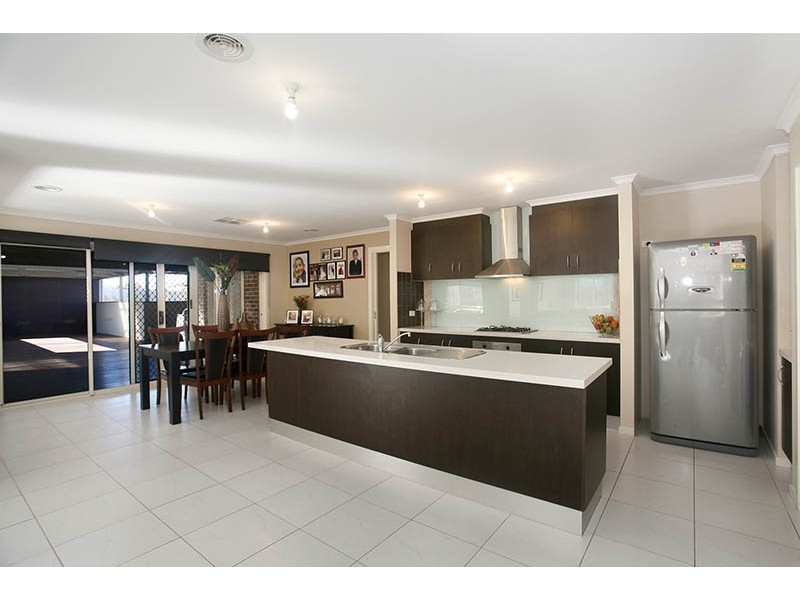 27 Glencoe Street, Kurunjang VIC 3337