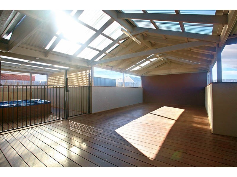27 Glencoe Street, Kurunjang VIC 3337