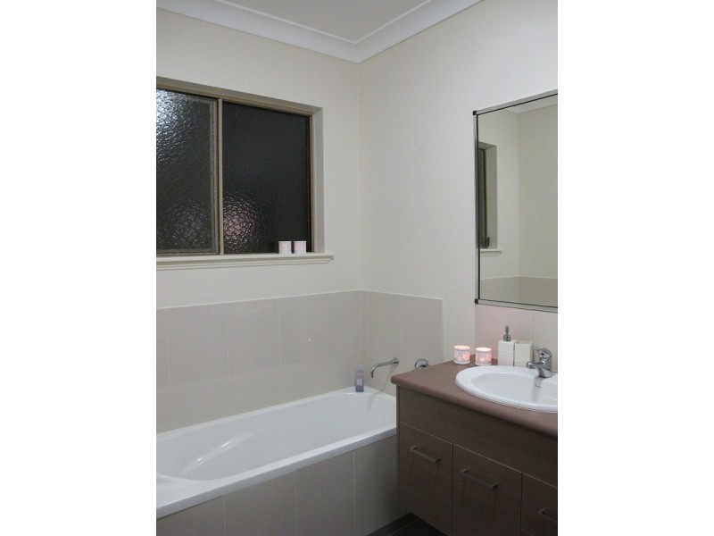 20 Mirrabook Avenue, Mareeba QLD 4880