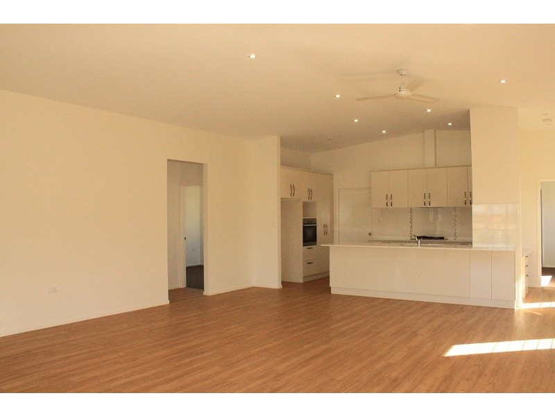 31 Mirrabook Avenue, Mareeba QLD 4880