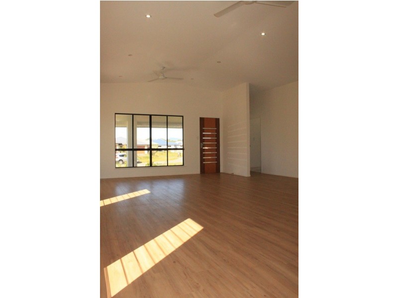 31 Mirrabook Avenue, Mareeba QLD 4880