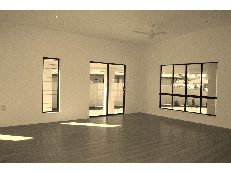 31 Mirrabook Avenue, Mareeba QLD 4880