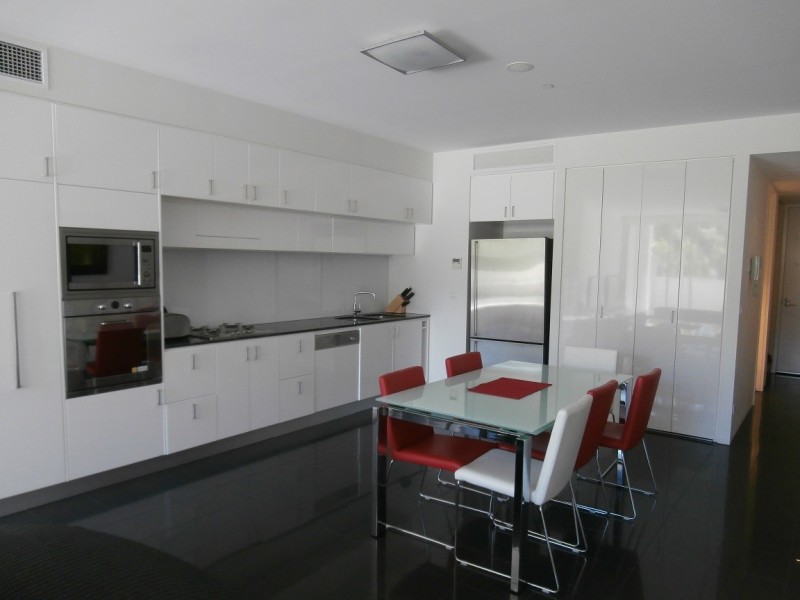 6 Parkland Boulevard, Brisbane City QLD 4000