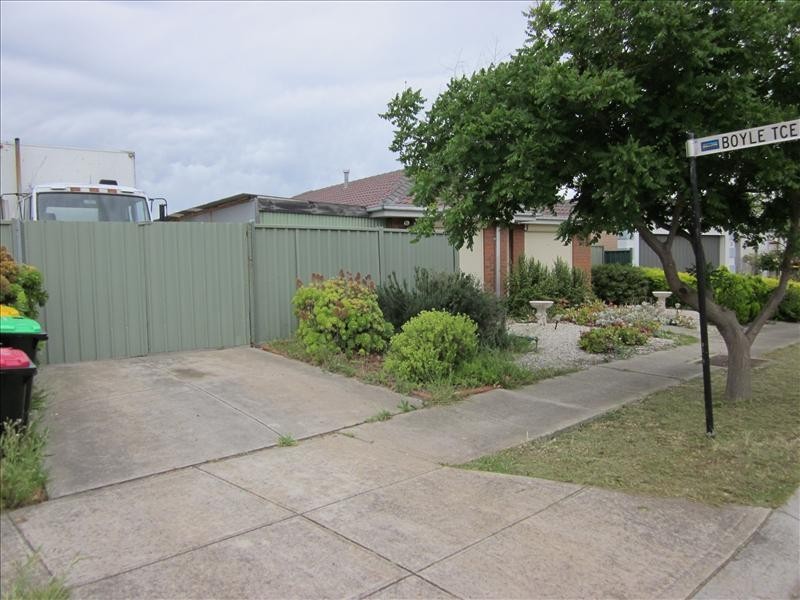18 Niewand Avenue, Burnside VIC 3023