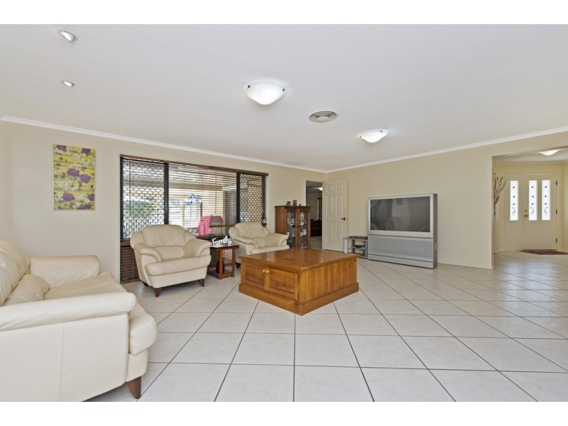 14 Scarborough Ct, Mundoolun QLD 4285