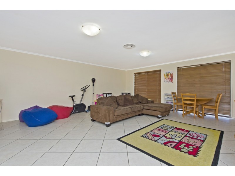 14 Scarborough Ct, Mundoolun QLD 4285