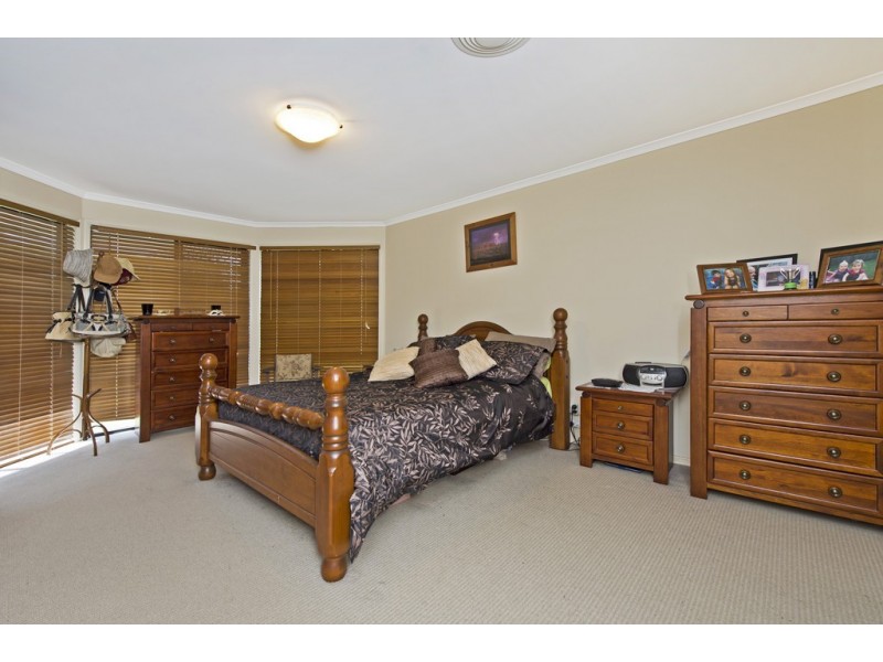 14 Scarborough Ct, Mundoolun QLD 4285