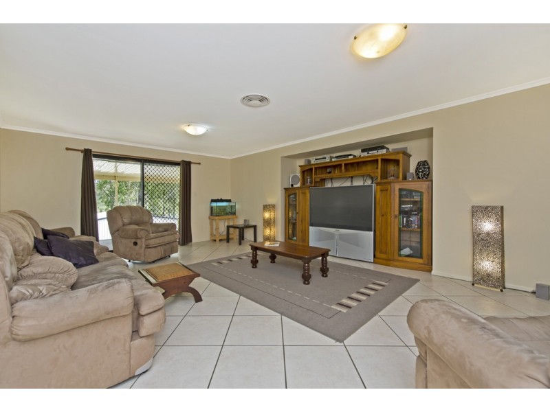 14 Scarborough Ct, Mundoolun QLD 4285