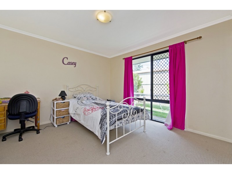 14 Scarborough Ct, Mundoolun QLD 4285