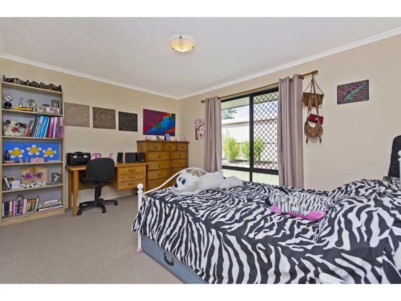 14 Scarborough Ct, Mundoolun QLD 4285
