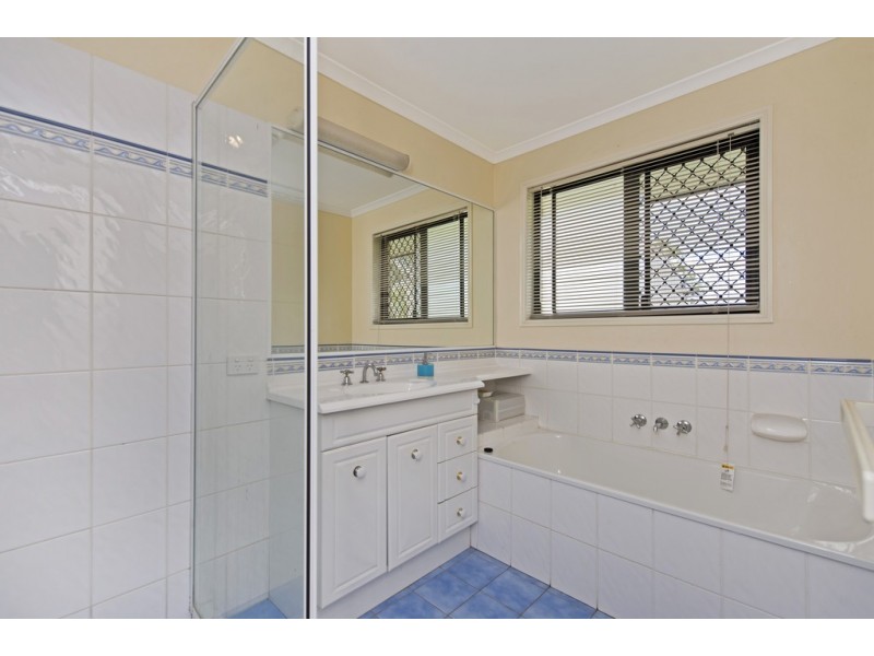 14 Scarborough Ct, Mundoolun QLD 4285