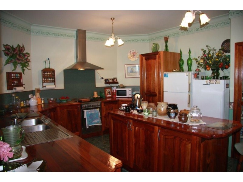 13-17 Eagles Retreat Pl, Tamborine Mountain QLD 4272