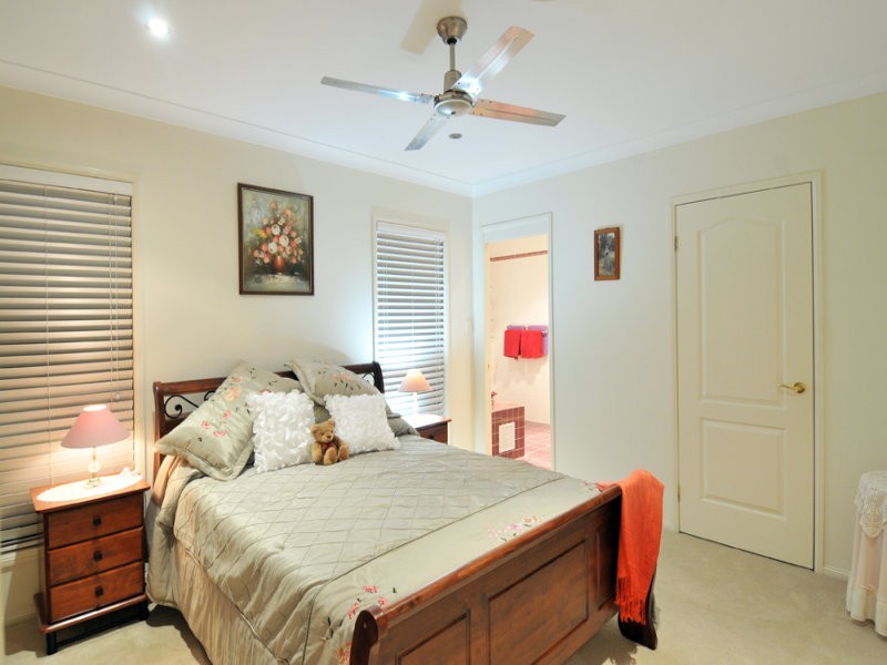 31 The Avenue, Windaroo QLD 4207