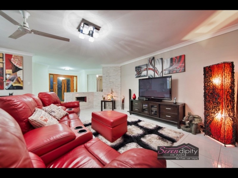 27 Lindau St, Edens Landing QLD 4207