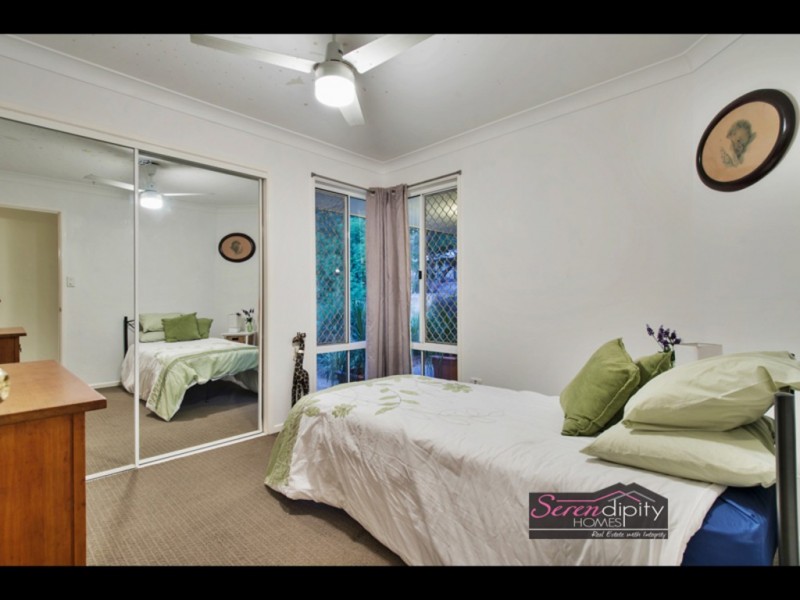 27 Lindau St, Edens Landing QLD 4207