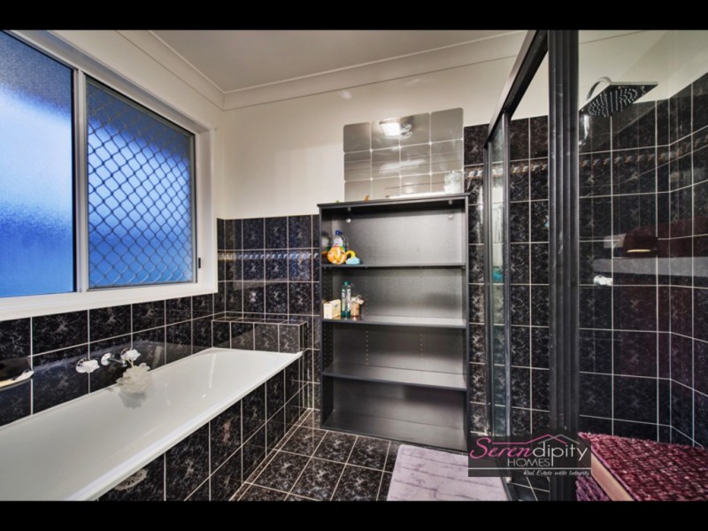 27 Lindau St, Edens Landing QLD 4207