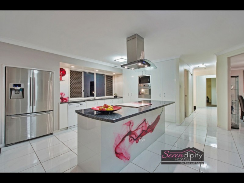 27 Lindau St, Edens Landing QLD 4207