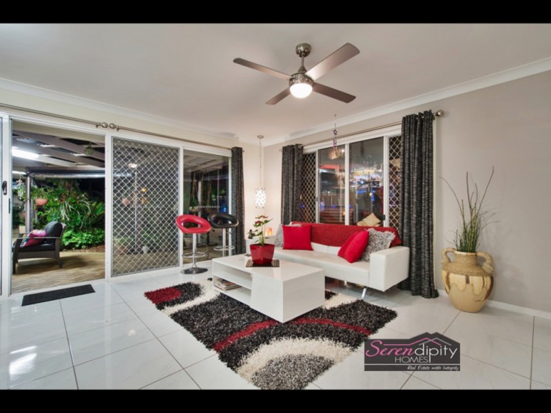 27 Lindau St, Edens Landing QLD 4207