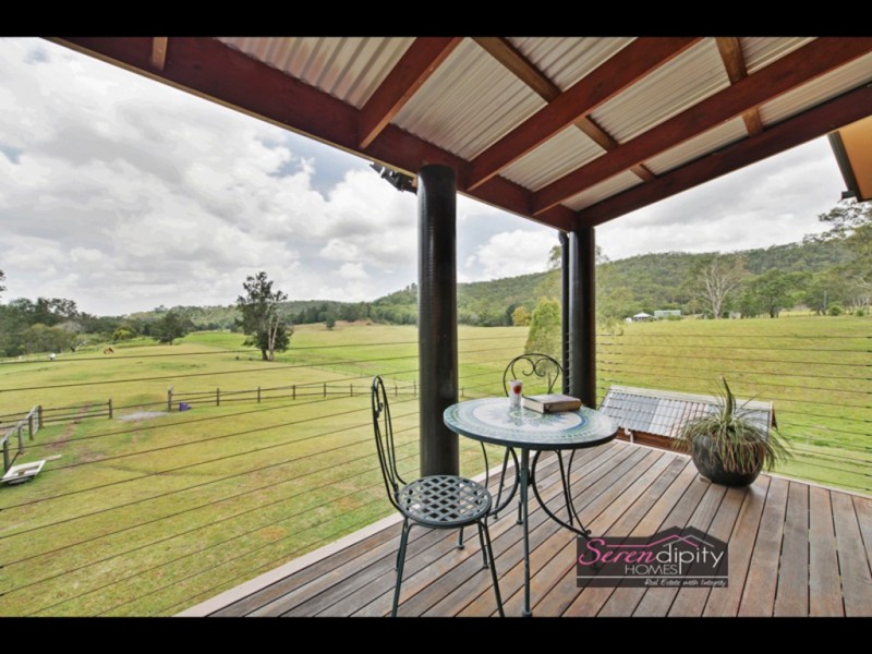 153 Halls Rd, Luscombe QLD 4207