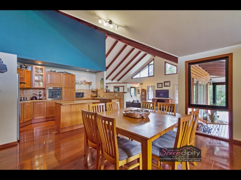 153 Halls Rd, Luscombe QLD 4207