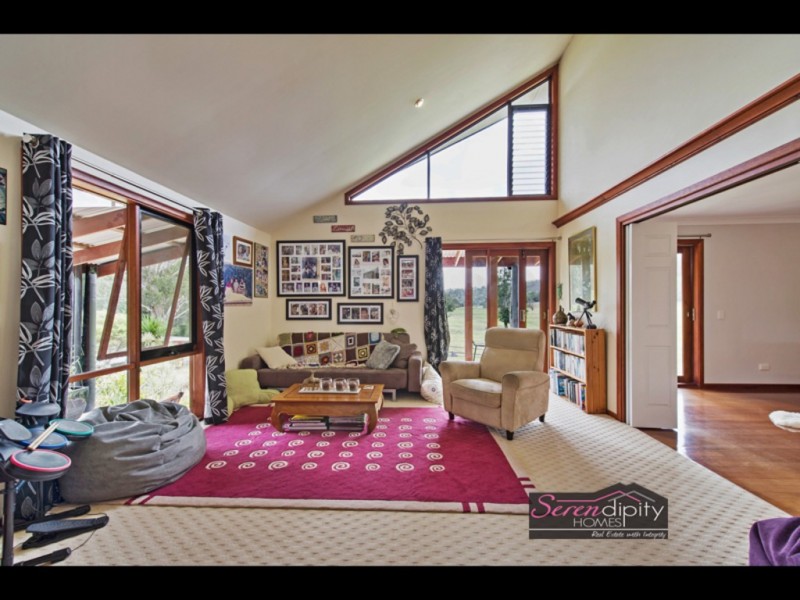153 Halls Rd, Luscombe QLD 4207