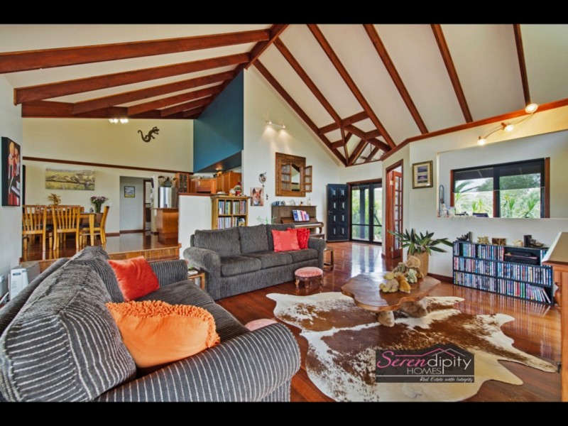 153 Halls Rd, Luscombe QLD 4207