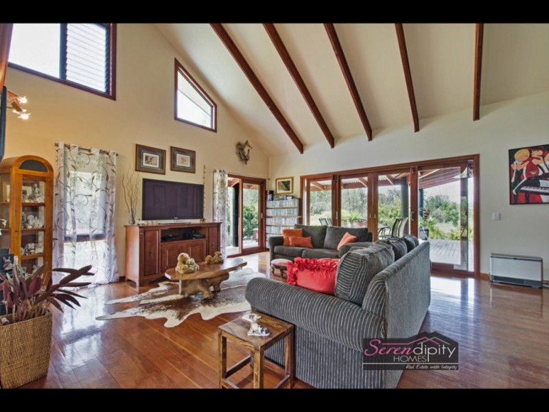 153 Halls Rd, Luscombe QLD 4207