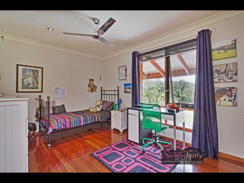 153 Halls Rd, Luscombe QLD 4207