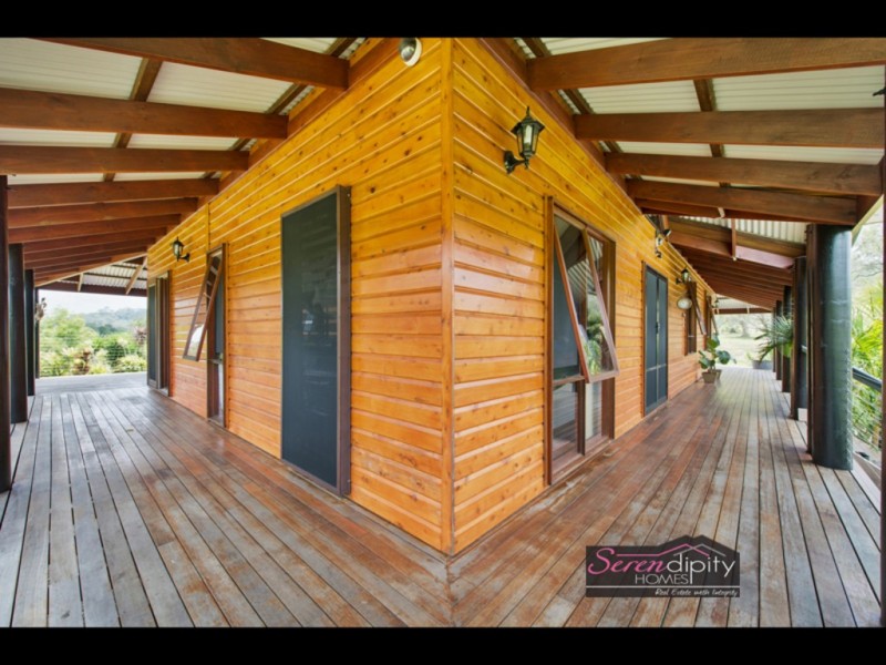 153 Halls Rd, Luscombe QLD 4207