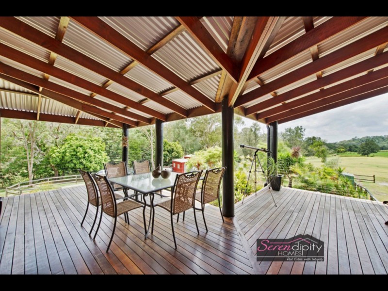 153 Halls Rd, Luscombe QLD 4207