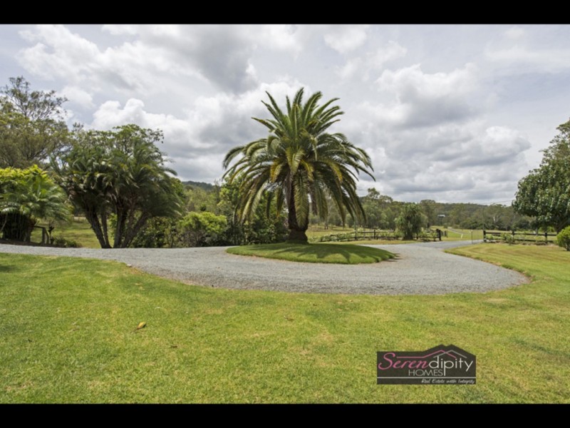 153 Halls Rd, Luscombe QLD 4207