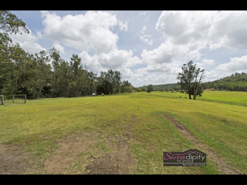 153 Halls Rd, Luscombe QLD 4207
