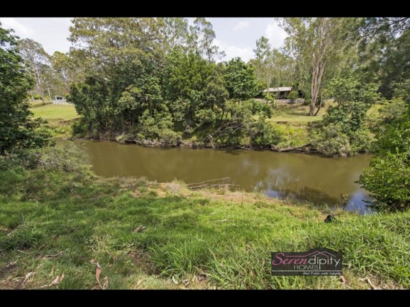 153 Halls Rd, Luscombe QLD 4207
