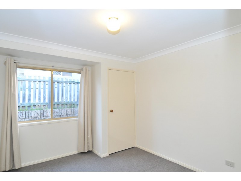 30 Duesbury Cres, Edens Landing QLD 4207