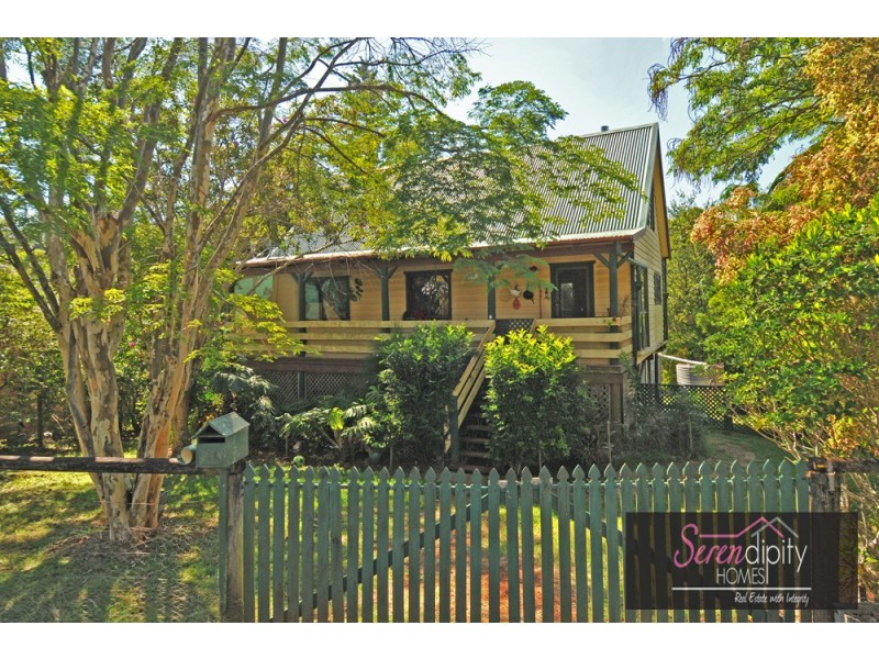 11 Stradbroke Ave, Tamborine Mountain QLD 4272