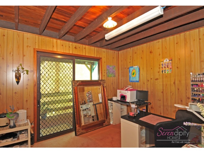 11 Stradbroke Ave, Tamborine Mountain QLD 4272