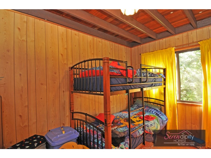 11 Stradbroke Ave, Tamborine Mountain QLD 4272