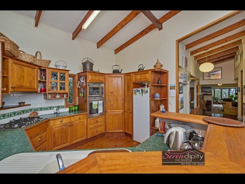 7 Moreton Bay Ave, Tamborine Mountain QLD 4272