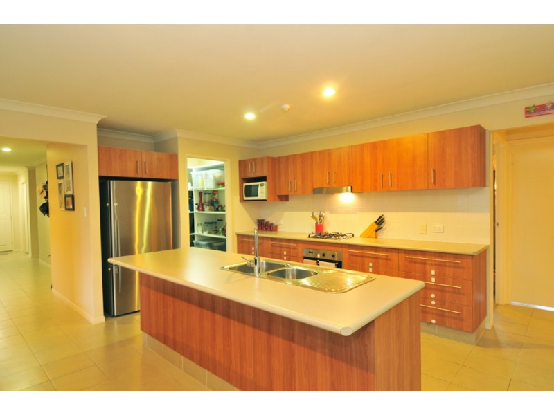 8 Kilkivan Dr, Ormeau QLD 4208
