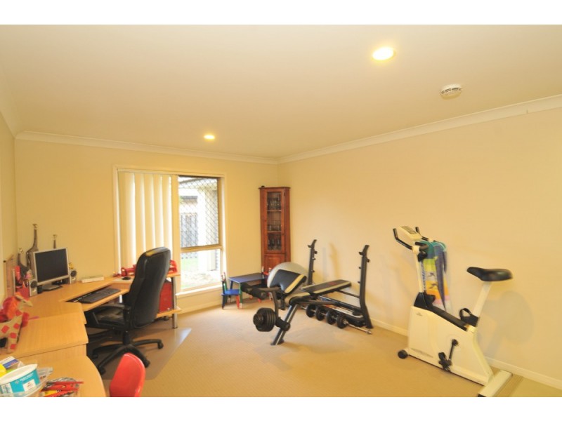 8 Kilkivan Dr, Ormeau QLD 4208