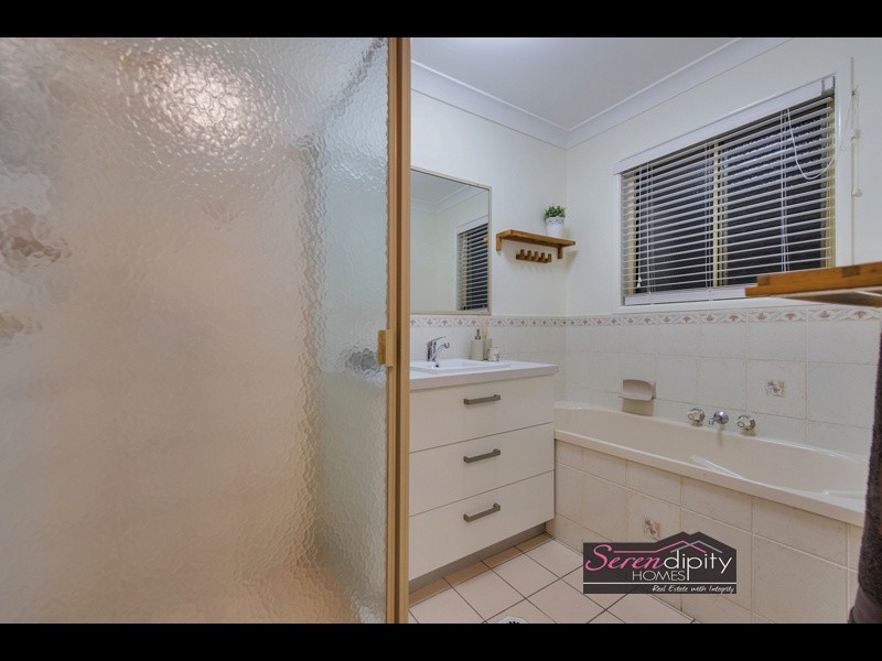 250 Veivers Rd, Cedar Creek QLD 4207