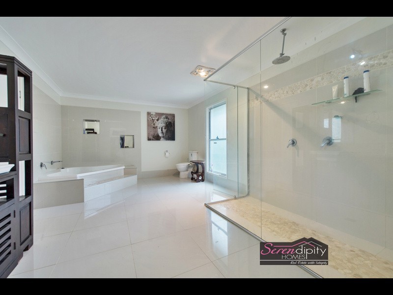 211 Vonda Youngman Dr, Tamborine QLD 4270