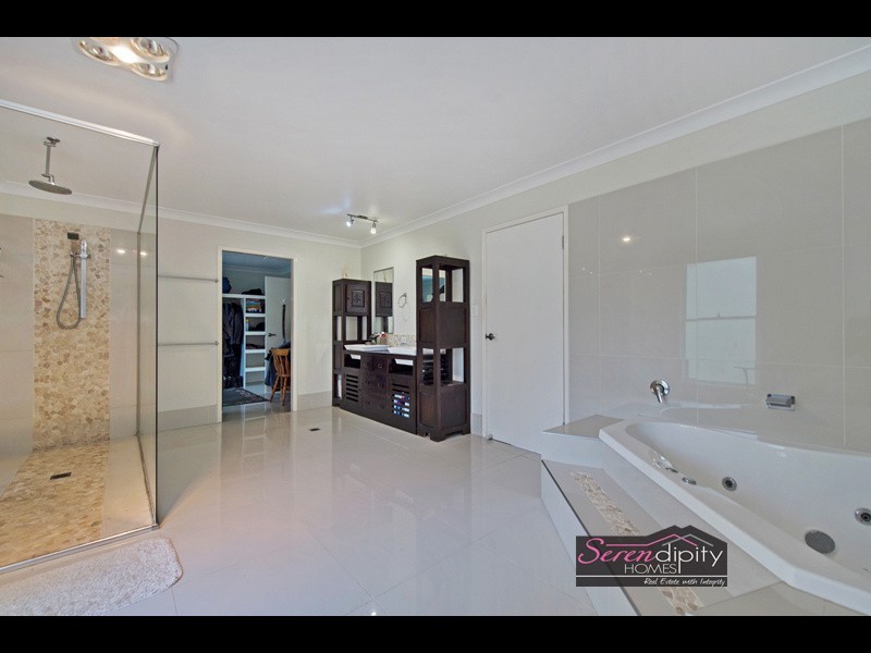 211 Vonda Youngman Dr, Tamborine QLD 4270