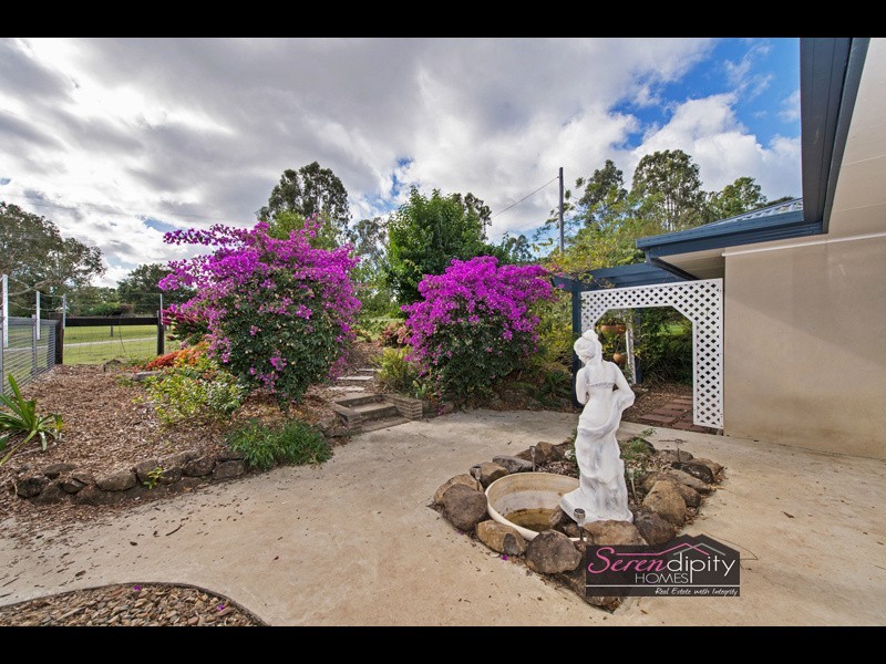 211 Vonda Youngman Dr, Tamborine QLD 4270