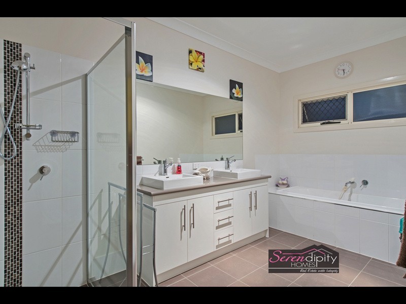 80-82 Lady Penrhyn Dr, Mundoolun QLD 4285